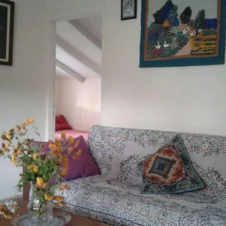 Apartamenti Y Mora *